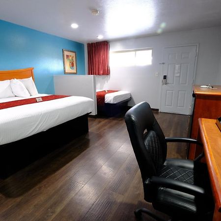 M Star Hotel Searcy Bagian luar foto
