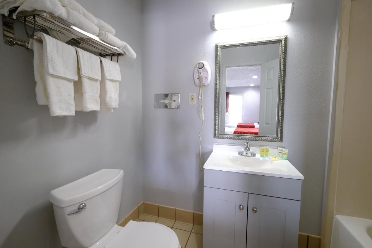 M Star Hotel Searcy Bagian luar foto