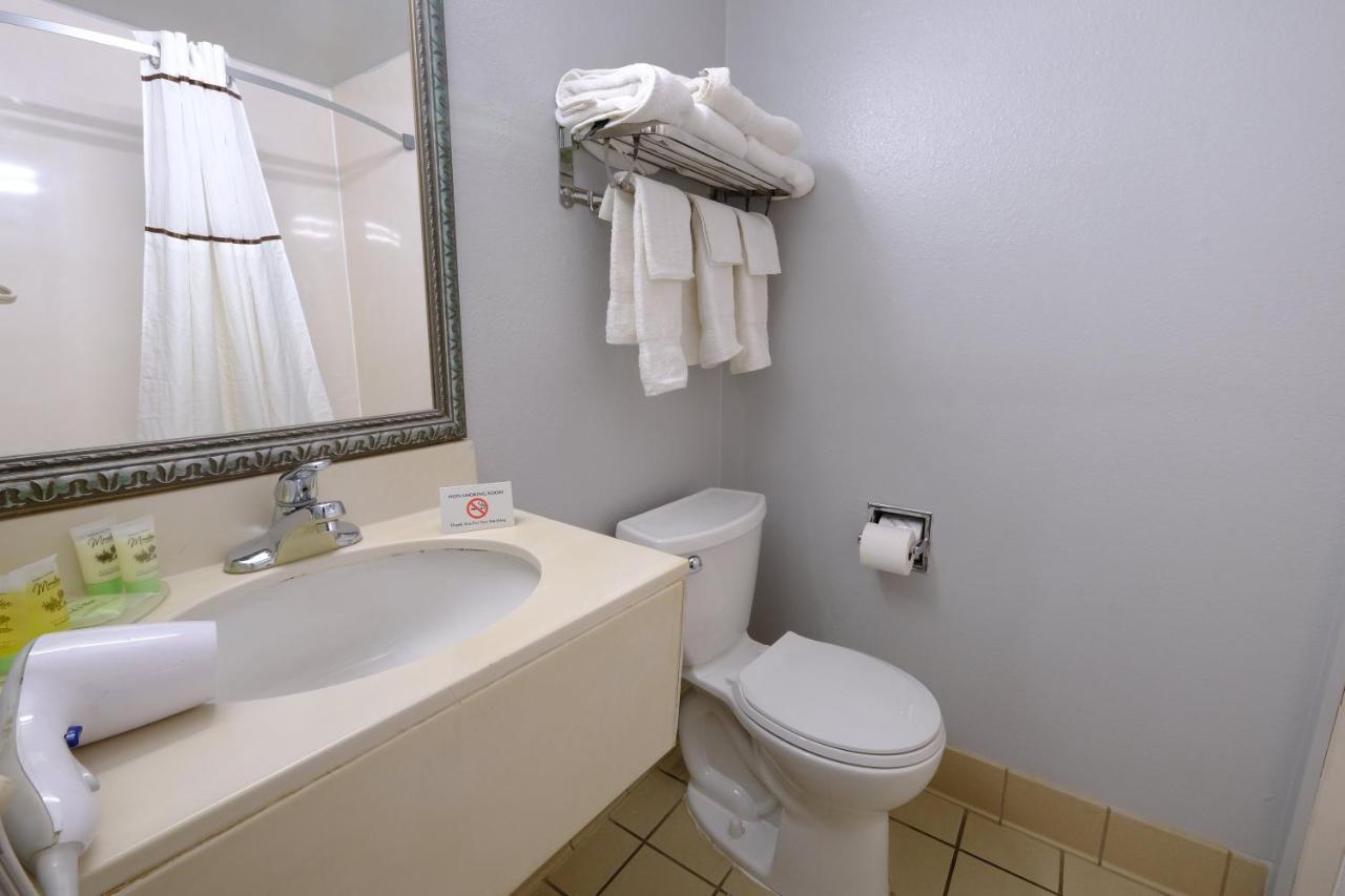 M Star Hotel Searcy Bagian luar foto